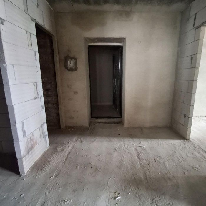 Продаж / Квартира / середній поверх