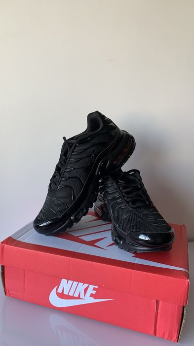 Tenis nike tn preto