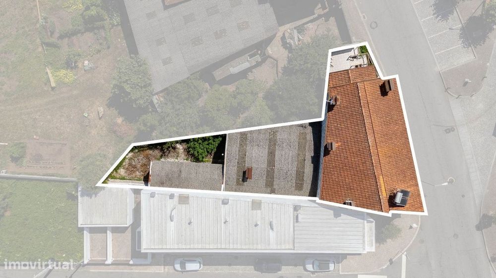 Moradia T4 com Armazém e Potencial de Negócio