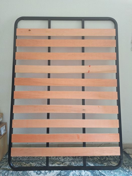 Estrado de Cama de Casal Metálico com Ripas — 190x135 cm