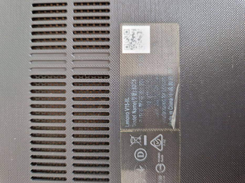 Вмикається На запчастини або під ремонт Lenovo v15-iil model82c5 ddr4 intel i5 10th gen