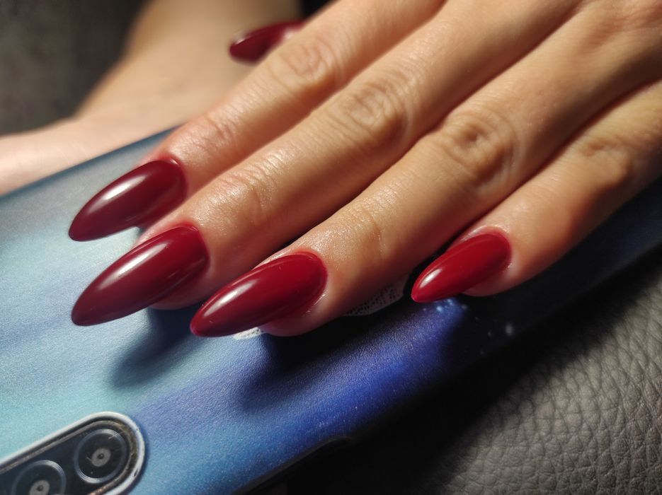 "Вишуканий манікюр та педикюр від професіонала"