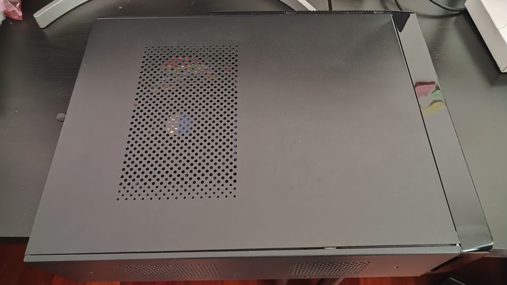 Media Center Computer with Optical Audio Output64564118622338123