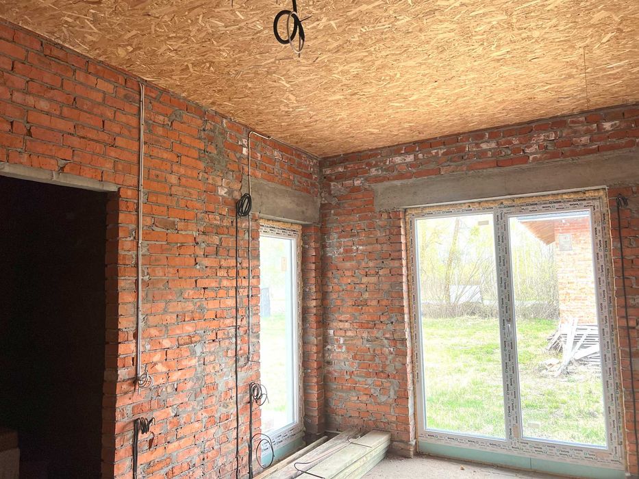 Терміново продам сучасний будинок на околиці Луцька поруч з лісом та озером!