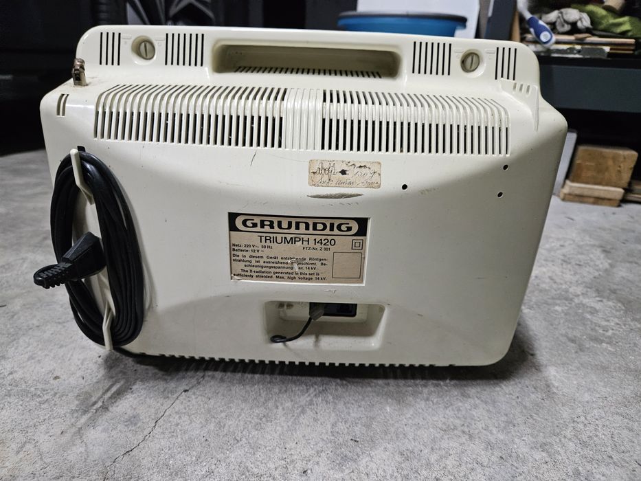 Televisão clássica Grundig Triumph 1420