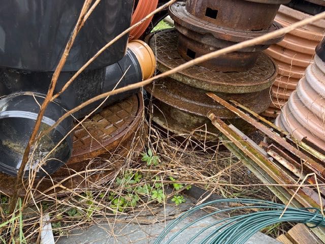 właz kanalizacyjny, wpust deszczowy