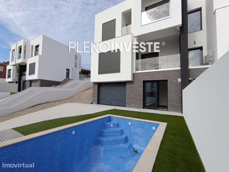 Moradia moderna V4 geminada nova com piscina