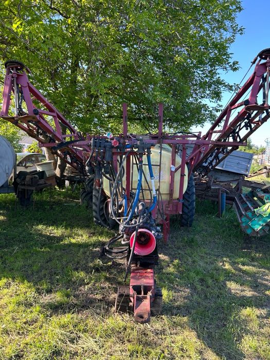 Продам причіпний обприскувач HARDI
