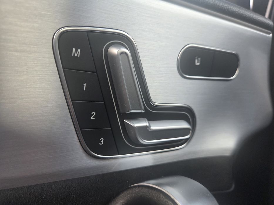 Mercedes-Benz A180d AMG Premium Plus