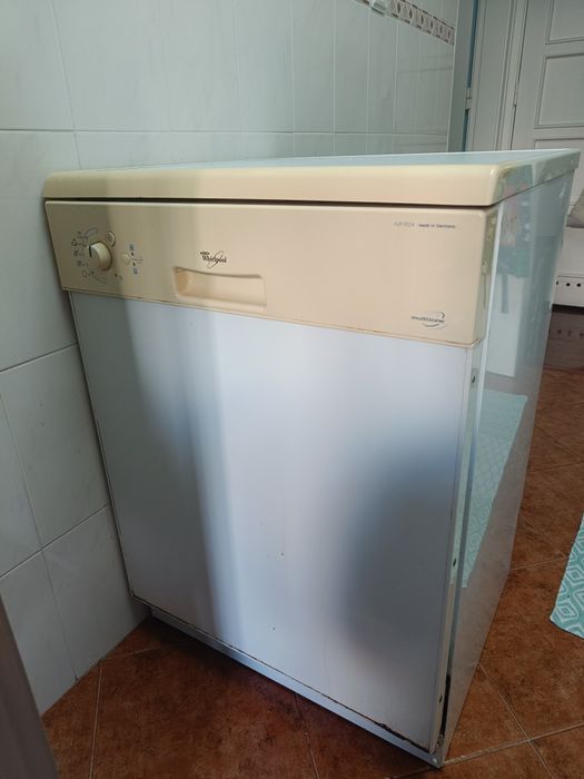 [Doação/Peças] Máquina de lavar loiça Whirlpool ADP8554