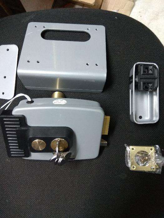 Fechadura elétrica nova