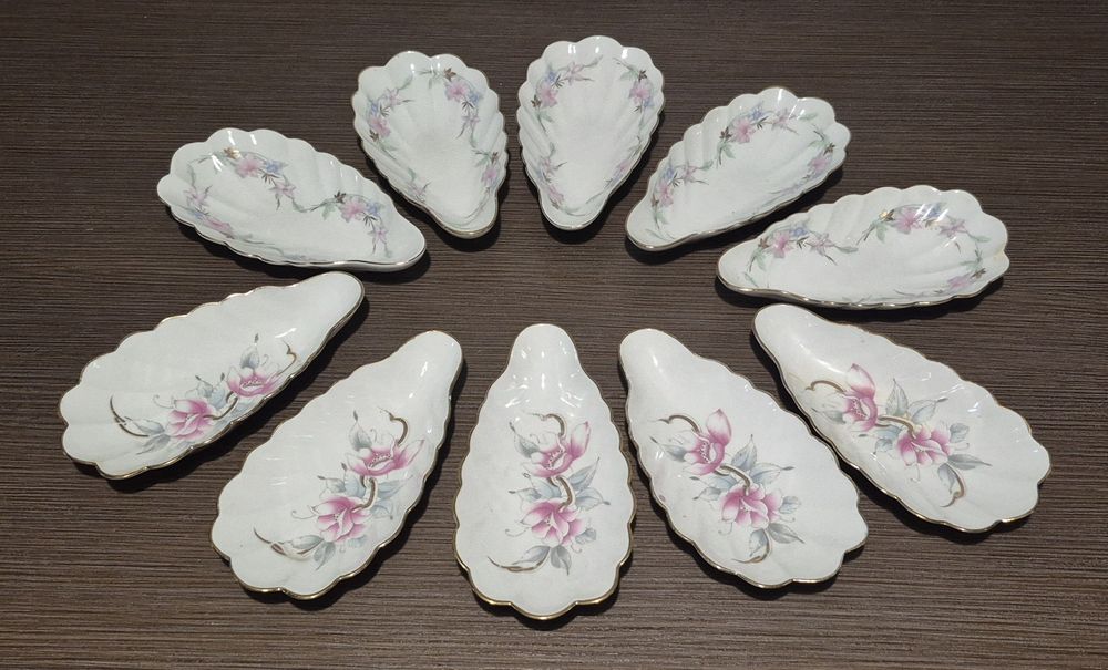 Dwa zestawy salaterek porcelanowych  na śledzika 10szt.