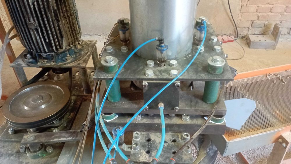 Peleciarka 4 rolkowa z centralnym smarowaniem