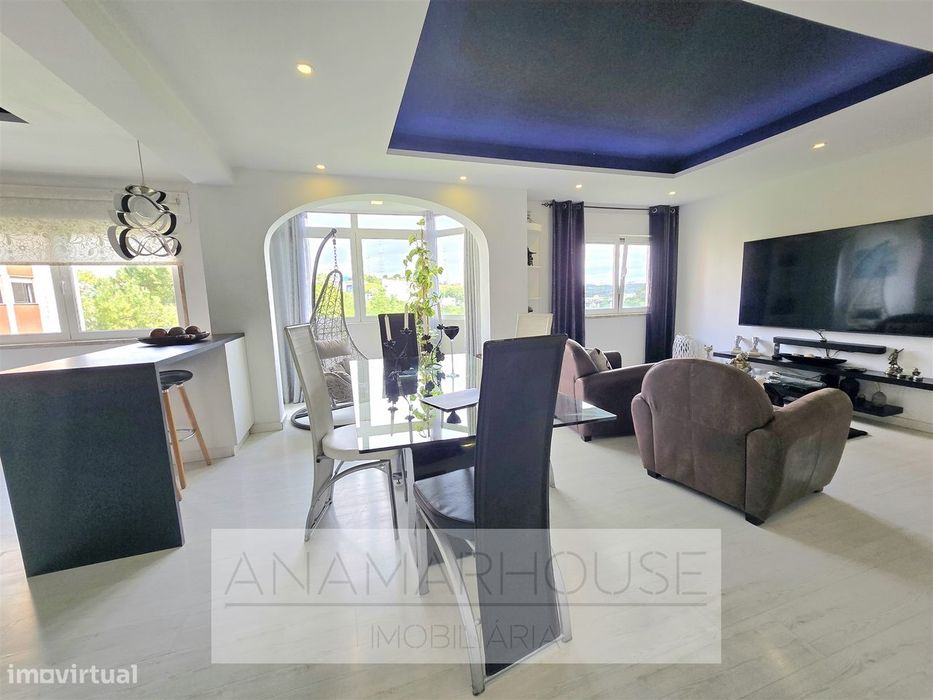 T2 Remodelado com Box para 2 Carros | Open Space 37m² | Vista Verde |