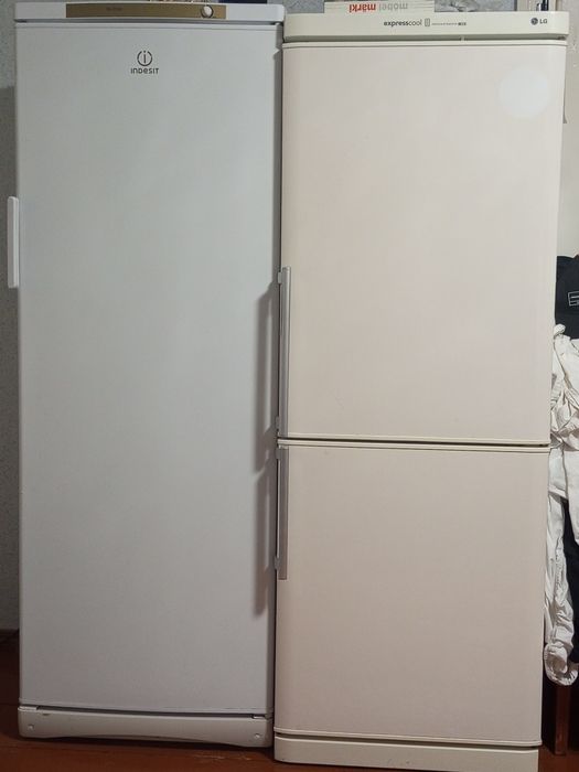 Морозильна камера Indesit морозилка