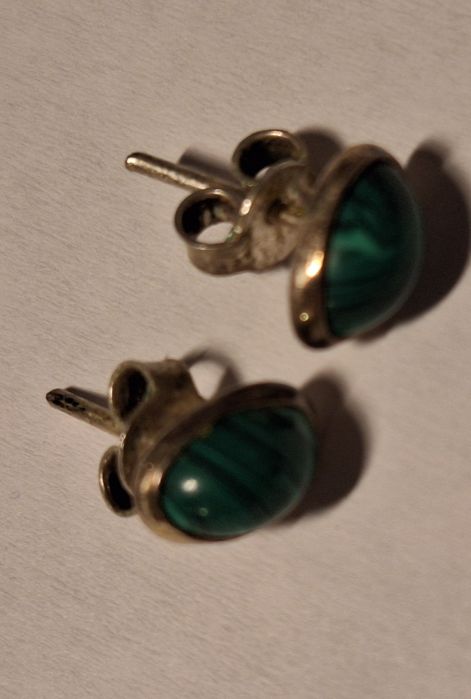 Małe kolczyki malachity