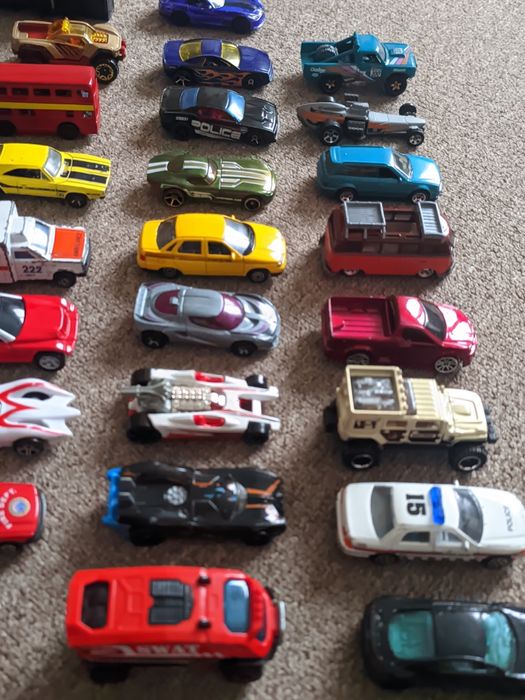 Машинка HotWheels Realtoy Welly Matchbox Siku Mattel