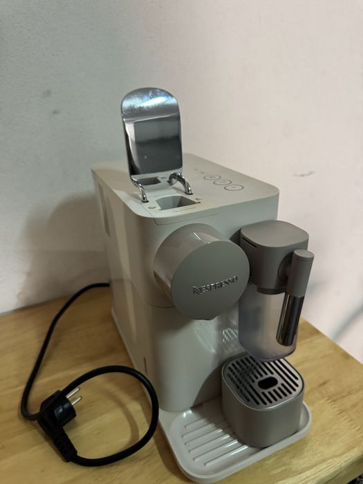 máquina de café de cápsulas De'Longhi Nespresso Lattissima One
