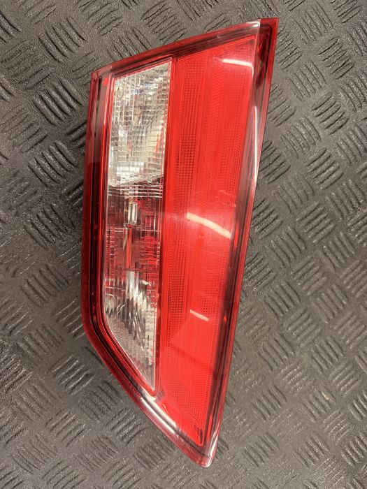Lampa tyl leon 5f kombi lewa w klape