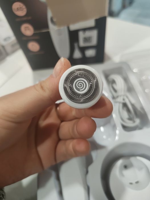 Жіноча бритва (леді-шейвер) «3 в 1» для обличчя та тіла.