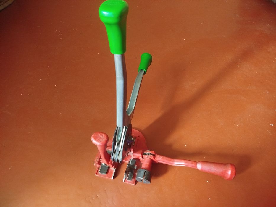 Комбінований пристрій XL для затяжки стрічки