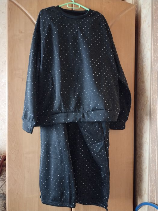 Костюм спортивний зі стразами