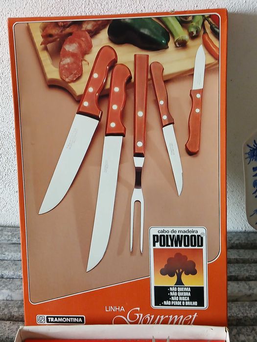 Conjunto de facas e outras peças para cozinha e churrasco