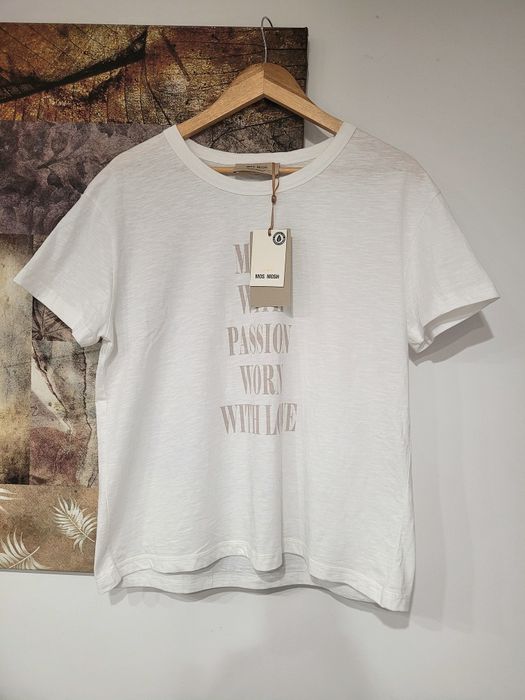 Nowa z metką biała bluzka tshirt z beżowym nadrukiem Mos Mosh new 38