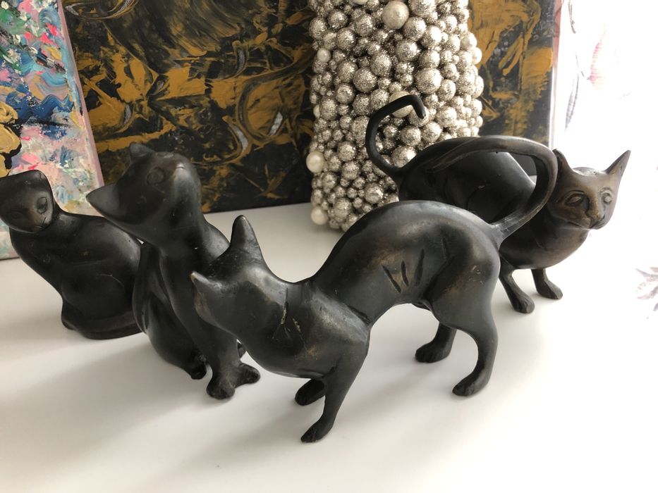 Figurka kot z mosiądzu