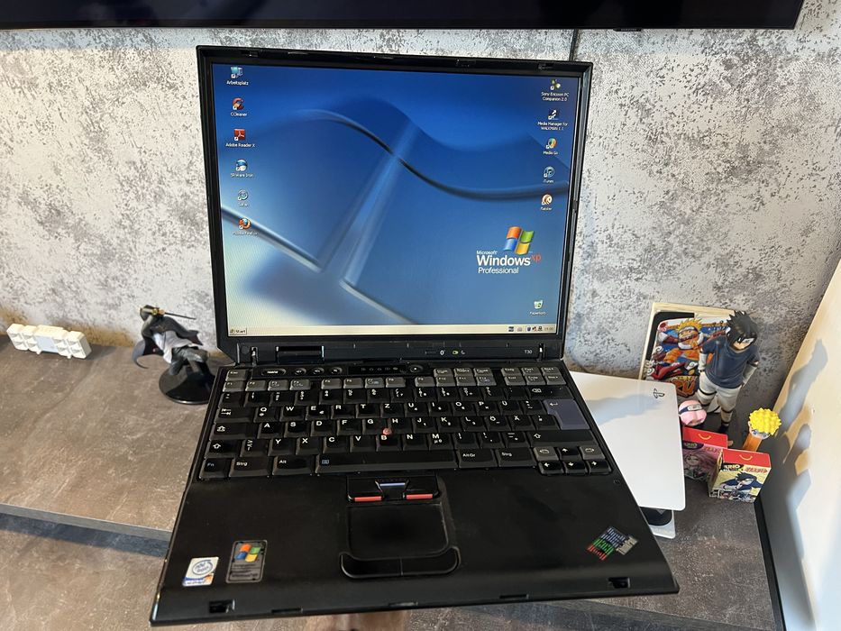 IBM ThinkPad T30 / Pentium 4-M 1.6 GHz / Windows XP / 30GB / RAM 512 MB