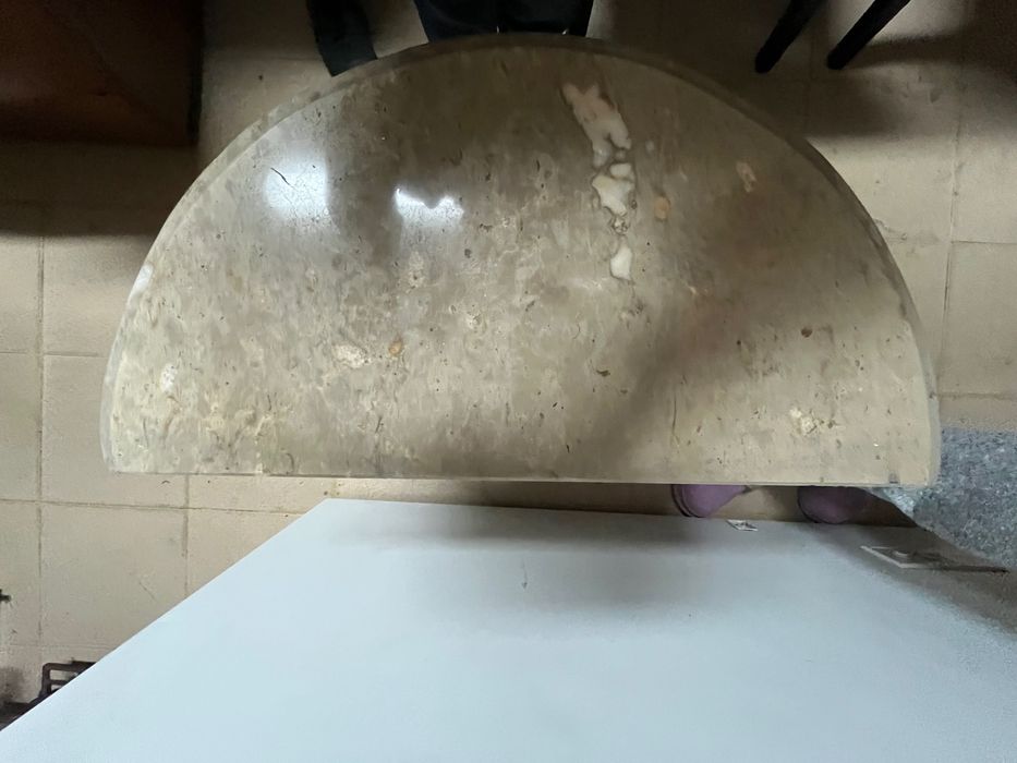 Mesa e espelho em ferro-credência