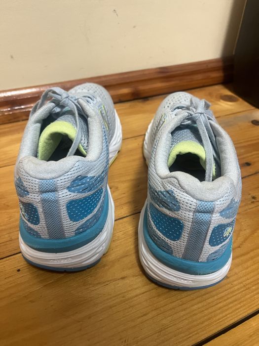 Кросівки New balance 680v