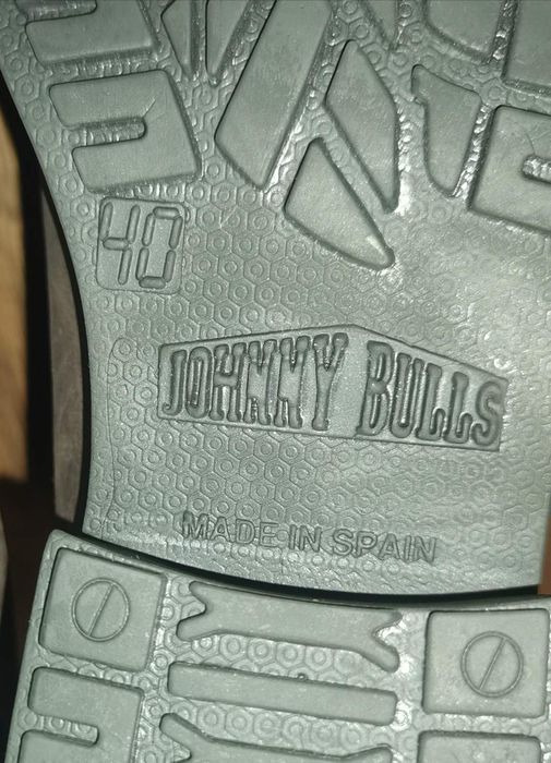 Байкерські черевики іспанського виробника Johnny Bulls .