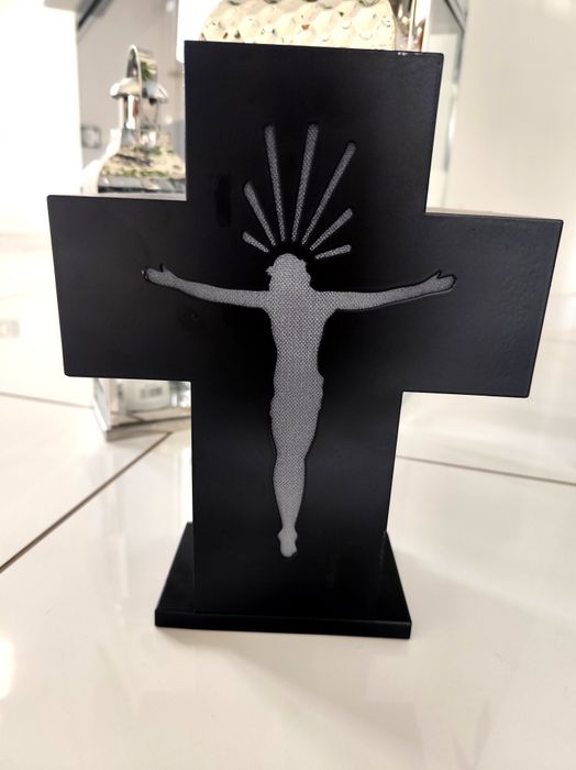 Znicz w kształcie krzyża piękny!
