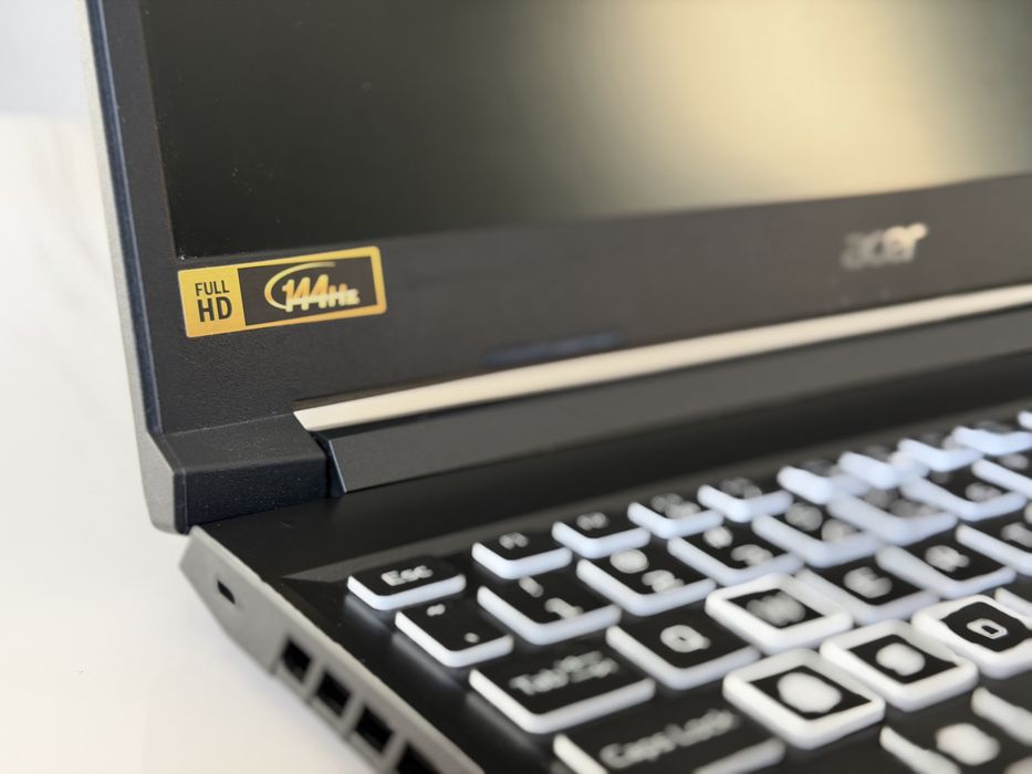 Acer Nitro 5: Intel i7, RTX 2060, 512 SSD + 1TB HDD