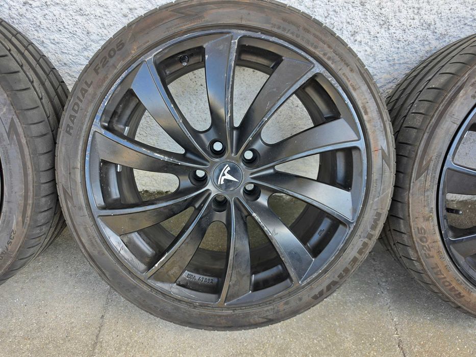 Jantes 19" Tial - KBA 47892 para Tesla - 5x114.3 com Pneus 235.40.19
