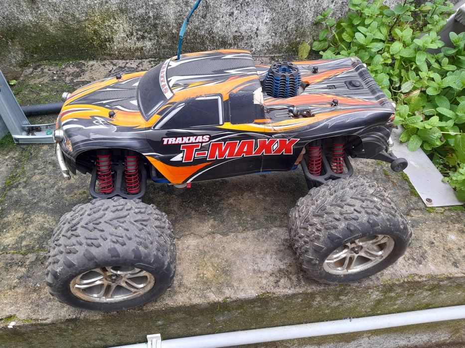 Traxxas  T -  Maxx
