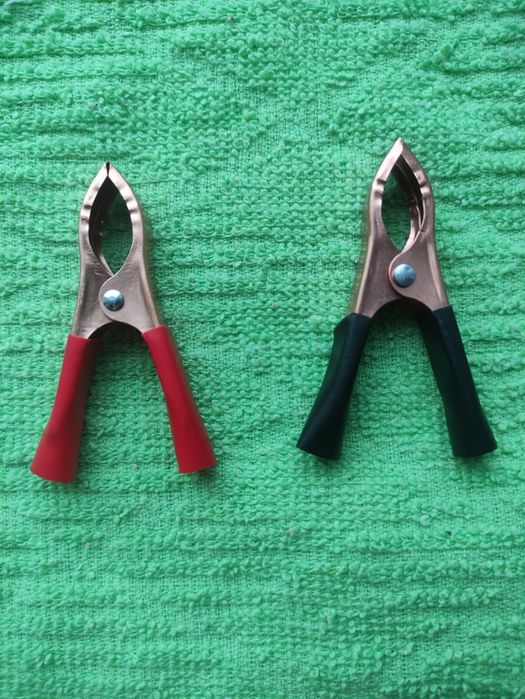 Крокодилы для аккумулятора.Зажим аккумуляторный.