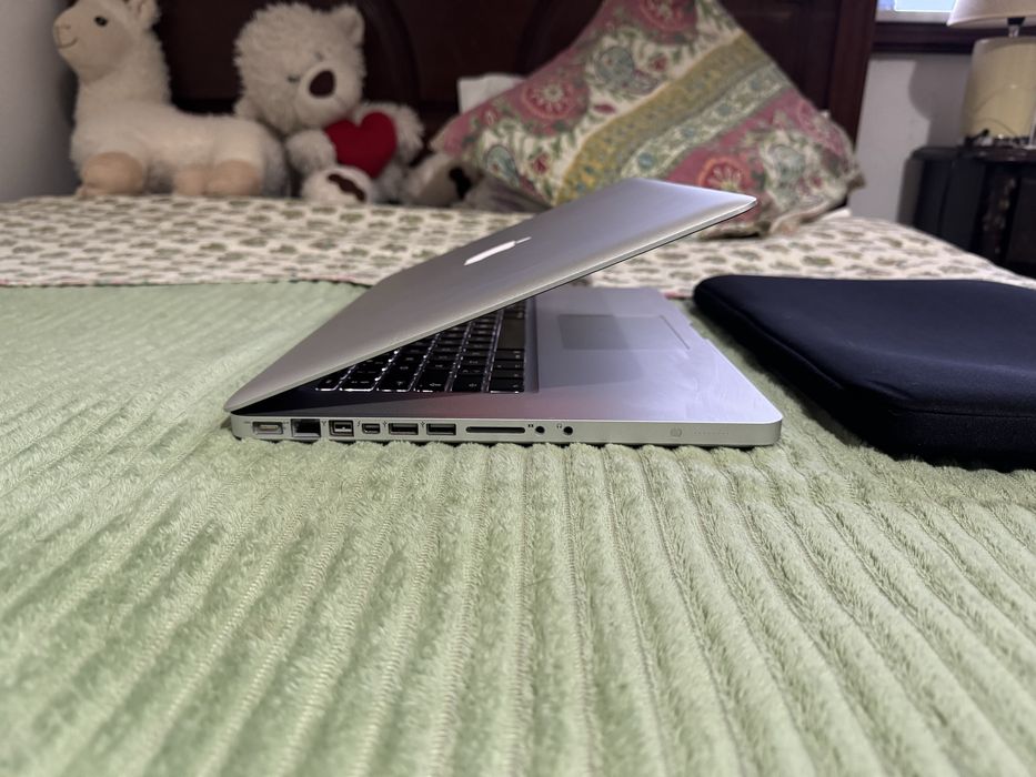 Vendo Macbook Pro 15.6 polegadas fins de 2011