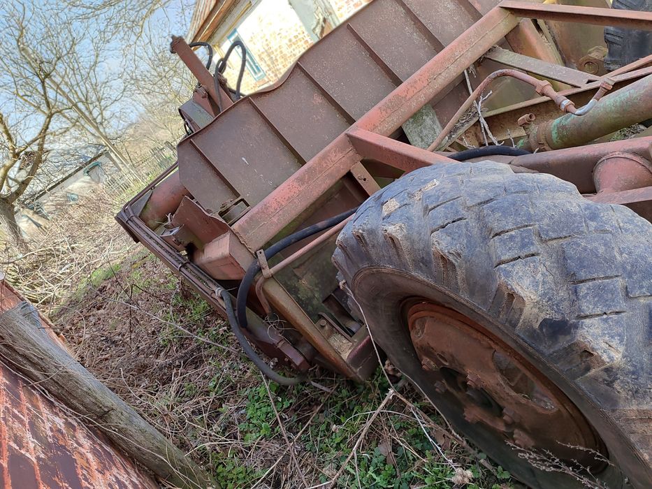 Скрепер для переміщення сипучих вантажів