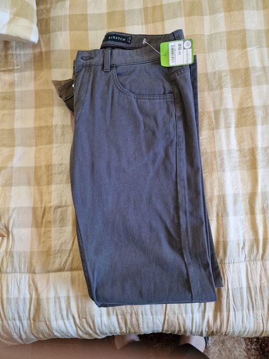 Conjunto de 3 pares de calças  novos