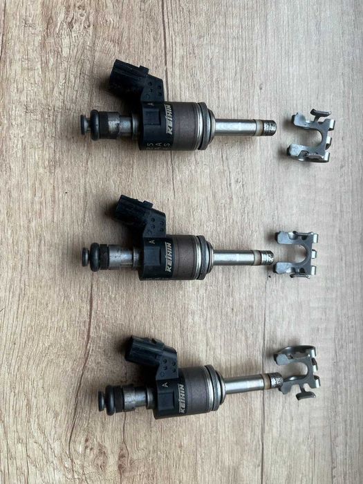 Продам паливну форсунку Honda HR-V 1.5 бензин 2016р - б/в, оригінал