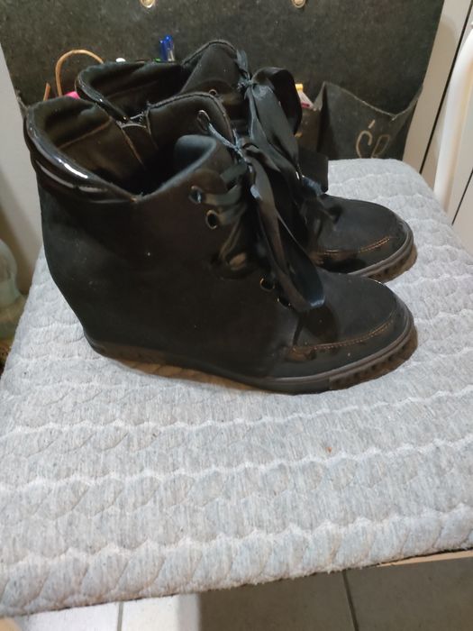 Zamszowo-lakierowe botki