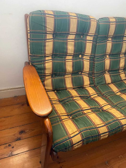 Sofá vintage em madeira maciça