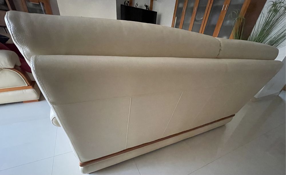 Sofá 3 pessoas em pele
