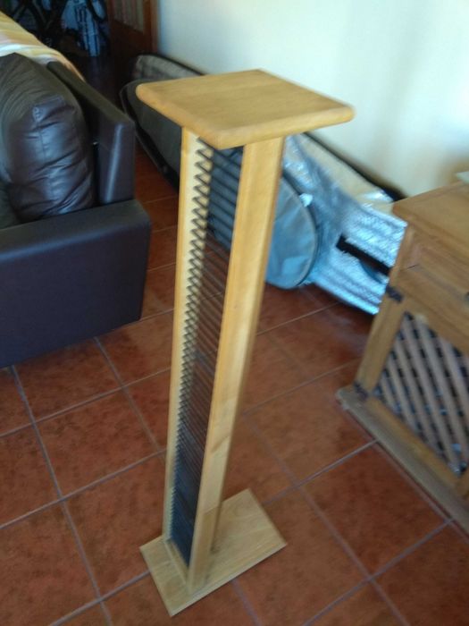 Estante de cd's, em bom estado