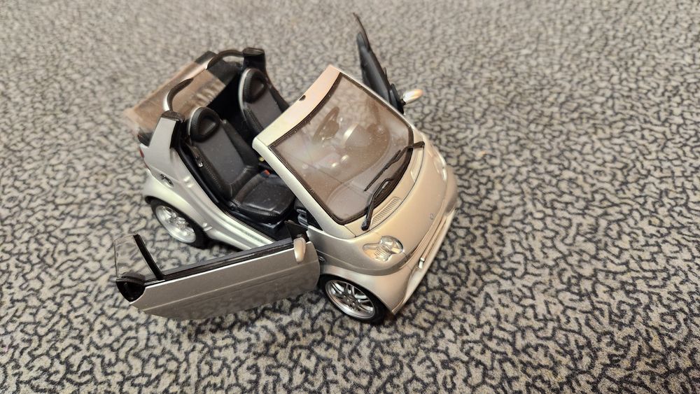 1:18 Smart Fortwo Brabus Cabrio (Reservado)