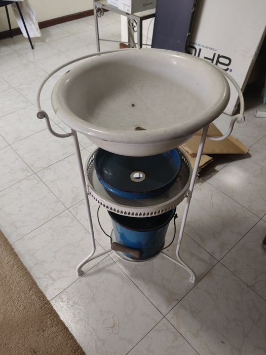 Lavatório e bidé em ferro