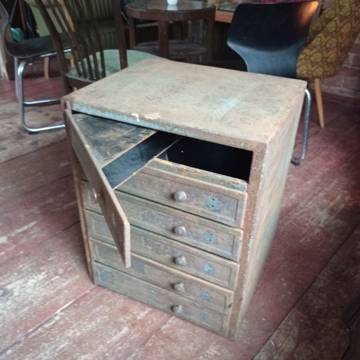 Szafa metalowa katalogowa loft design