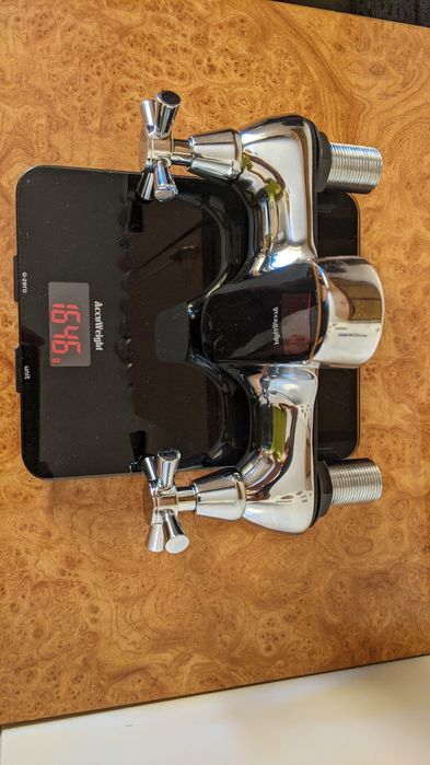 Змішувач до умивальника новий